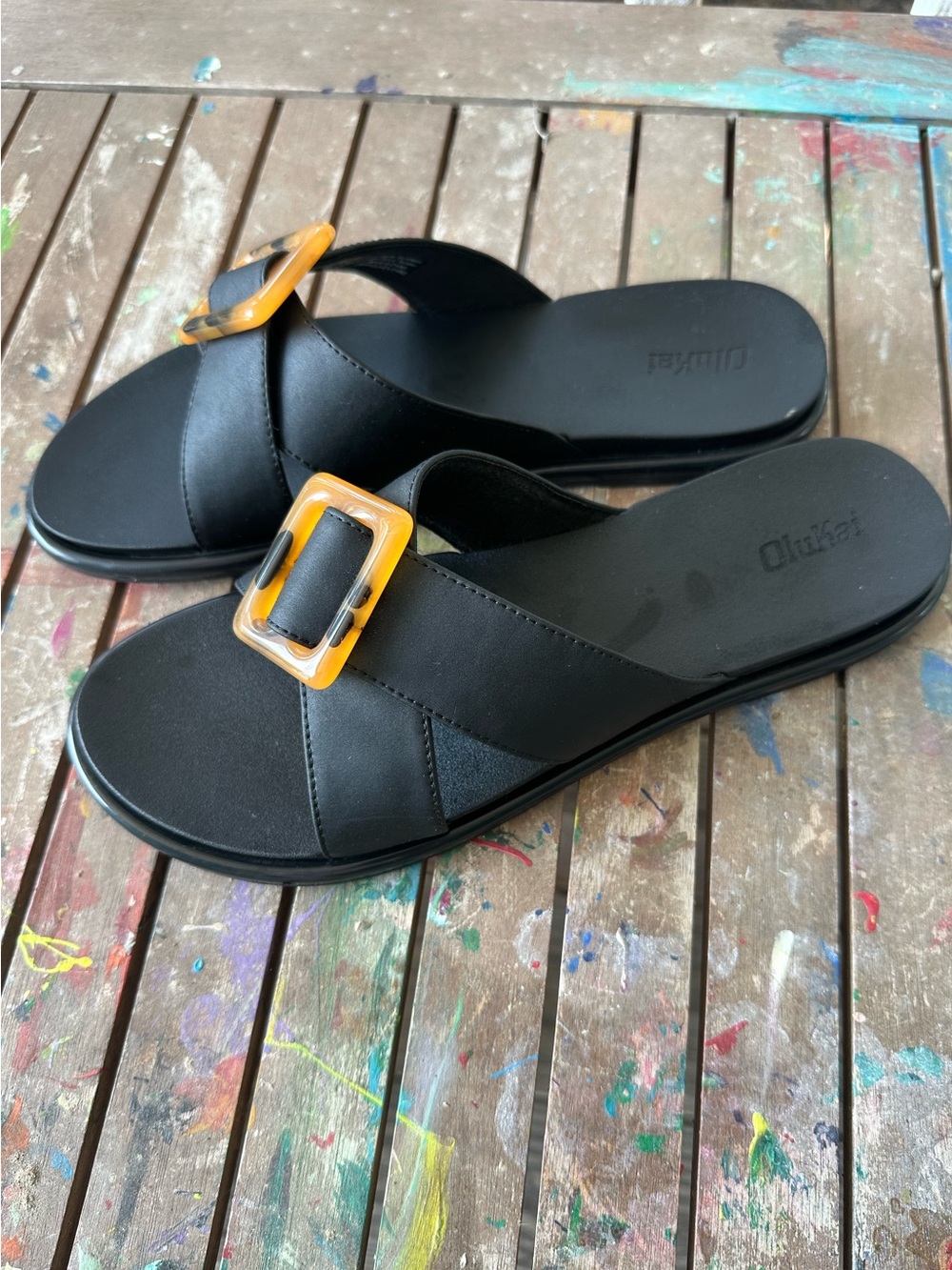 OluKai La’i Slide, Black with Tortoise Shell Brown Accent